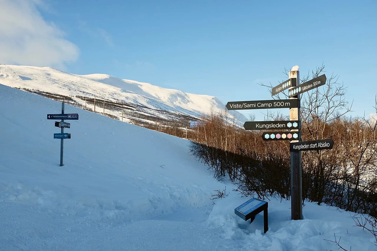 Abisko in December: Dark Days, Deep Snow and Aurora Nights