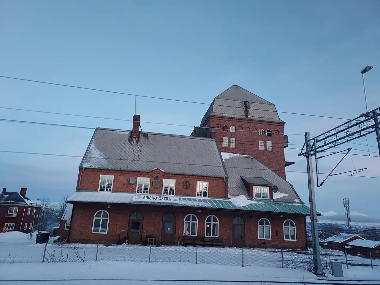 Abisko in March: Daylight, Snow and Aurora Nights