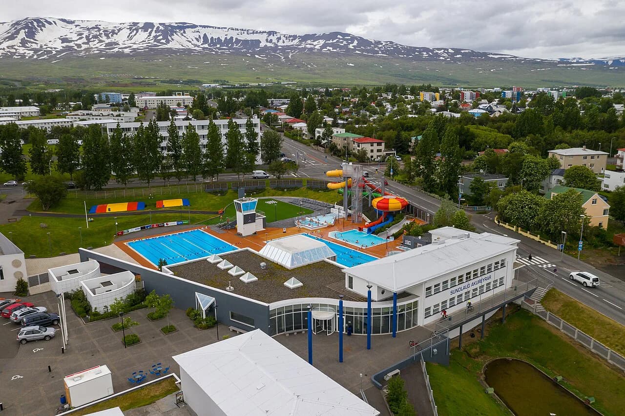 Akureyri Swimming Pool: Geothermal Pools and Winter Soaks