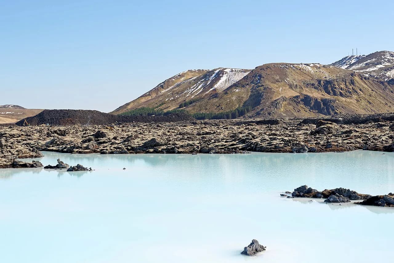 Blue Lagoon in Winter: Geothermal Soaking and Aurora Nights