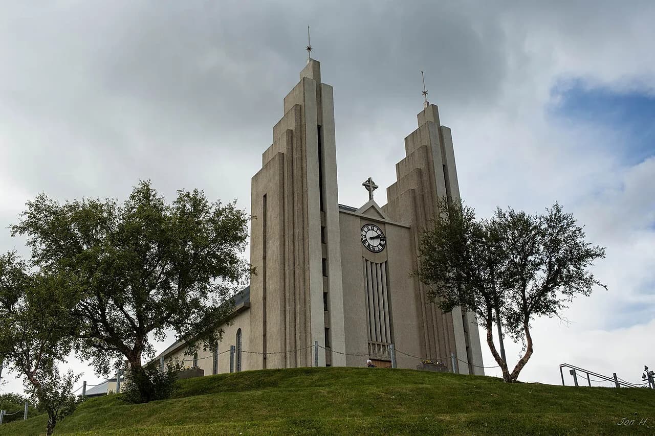 Christmas in Akureyri: Plan Lights, Dark Skies and Hours