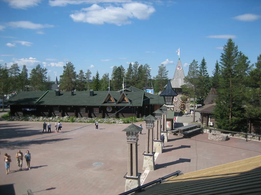 Arctic Circle Rovaniemi: Where to Cross and What to Expect