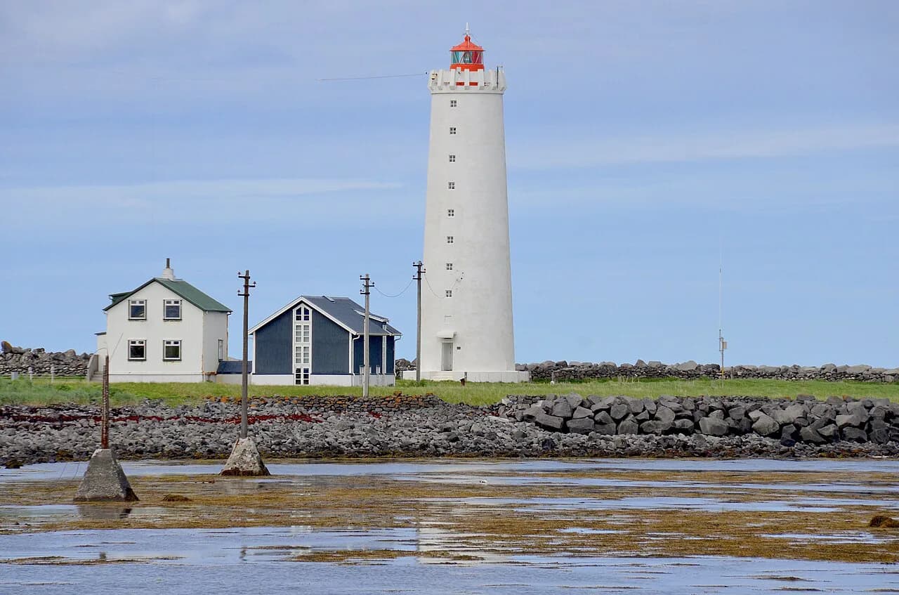 Grótta Lighthouse Northern Lights: Aurora Spot in Iceland