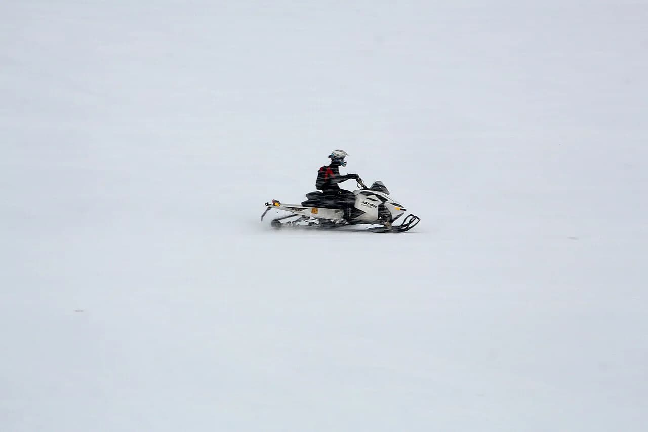 Inari Snowmobile Safari Guide: Routes and Aurora Tours