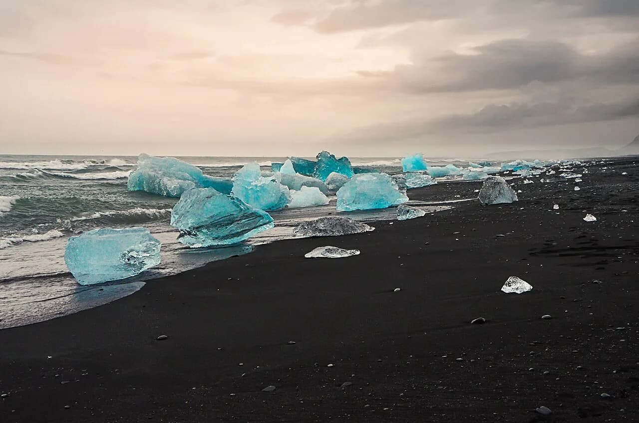 Jökulsárlón in November: Ice Caves & Aurora Nights Guide