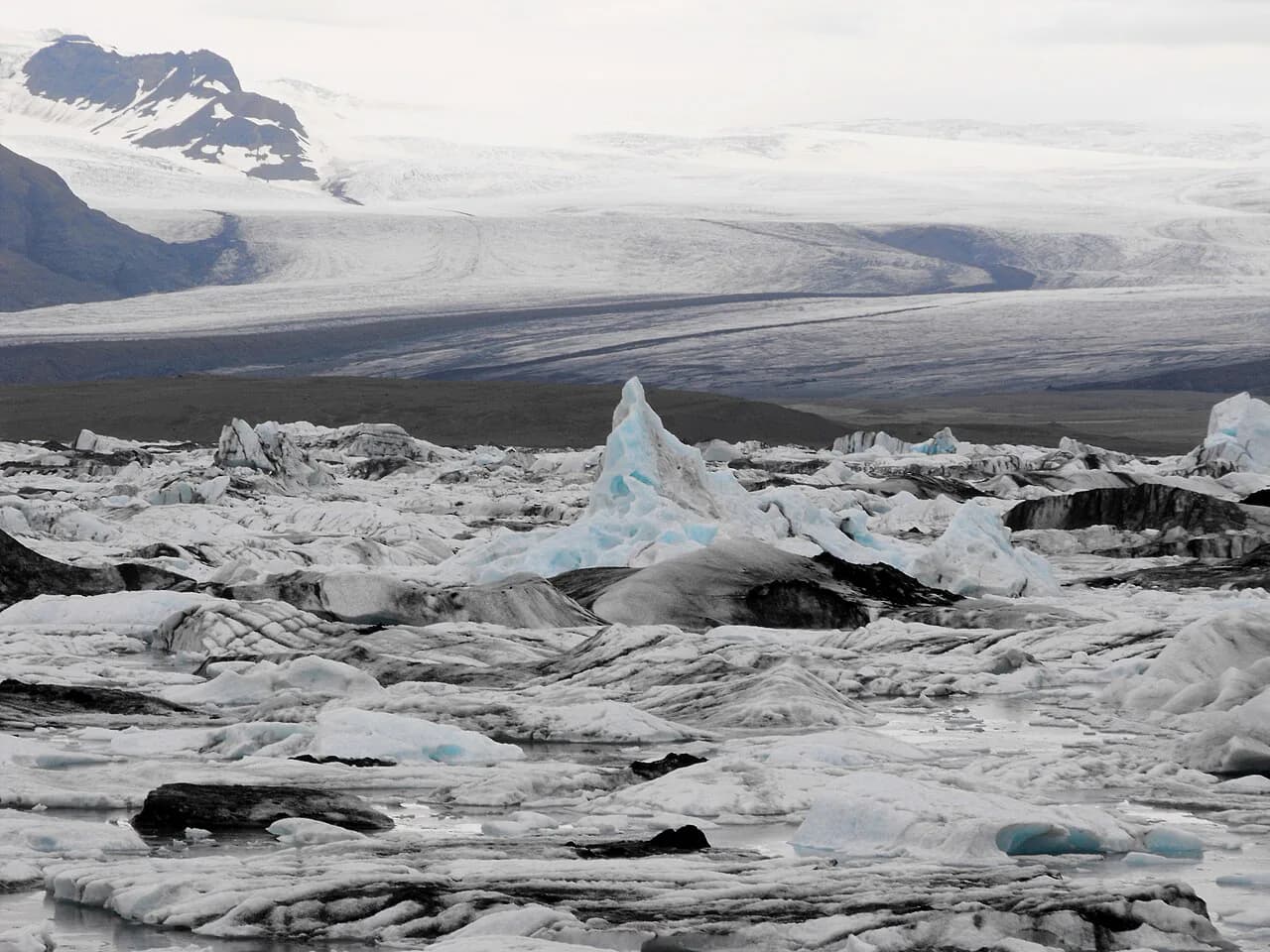 Jökulsárlón in October: Which Tour or Ice Cave to Pick