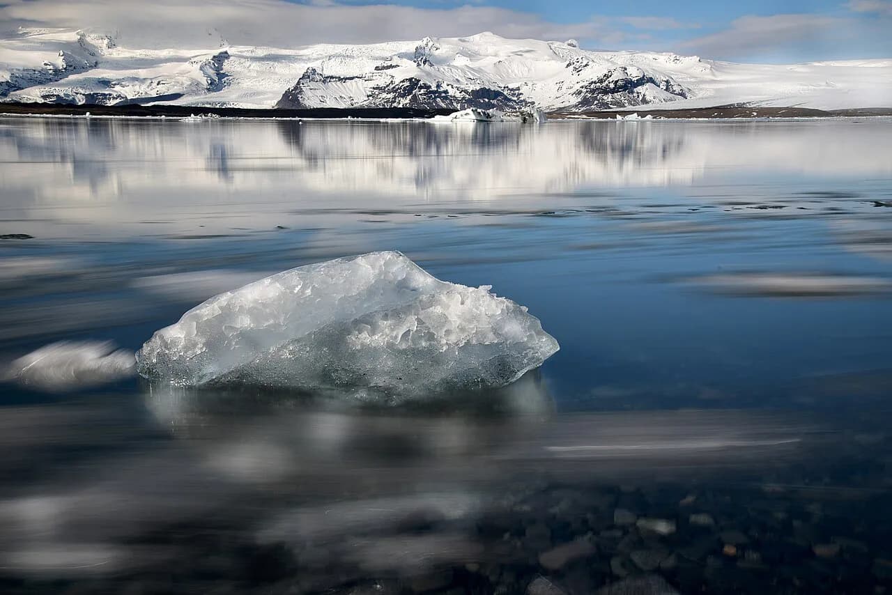Jökulsárlón in September: Glacier Lagoon, Ice Caves & Aurora