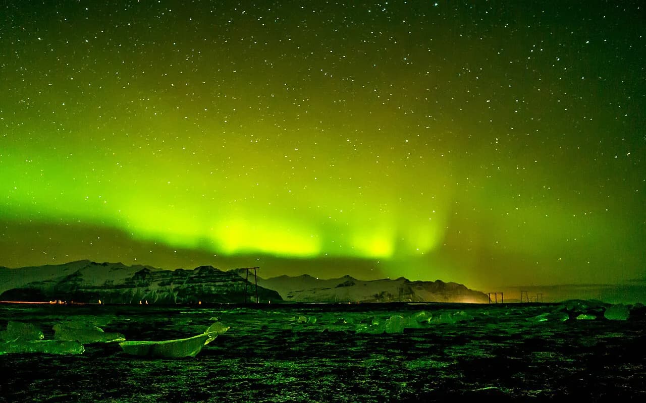 Jökulsárlón Northern Lights: Where to Stay and When to Go