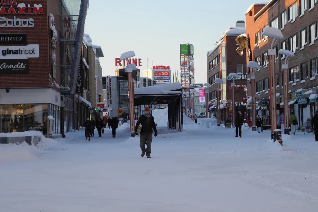 Rovaniemi in February: Daylight, Snow & Aurora Guide