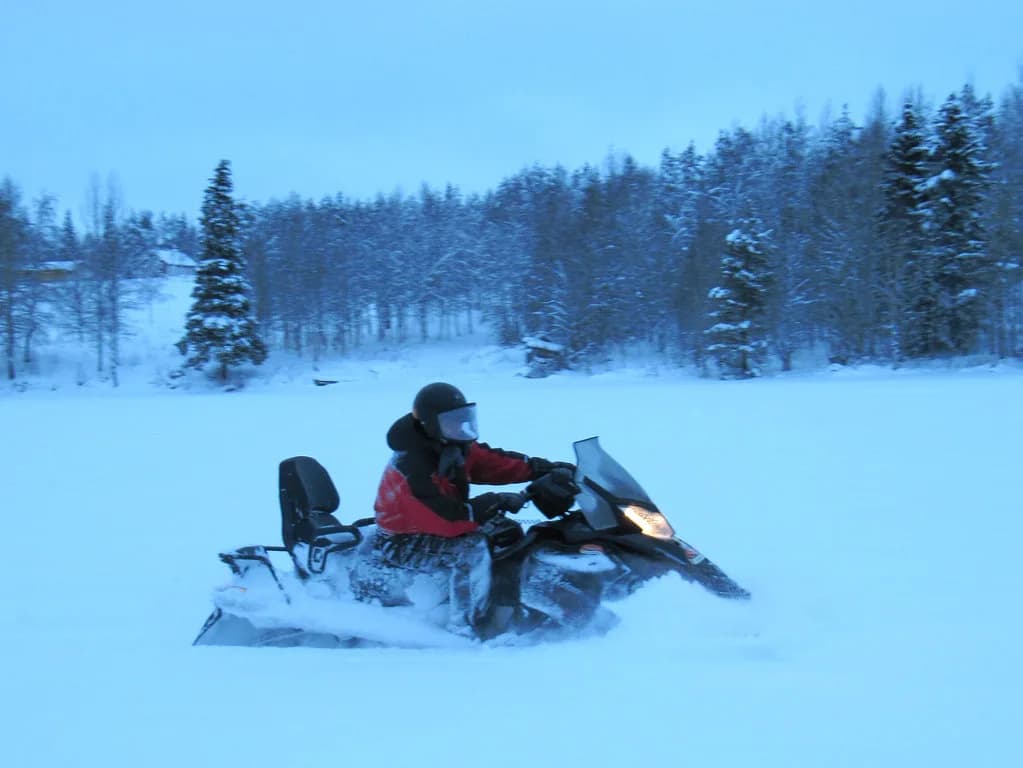 Ruka Snowmobile Safari: Evening Aurora Ride Guide