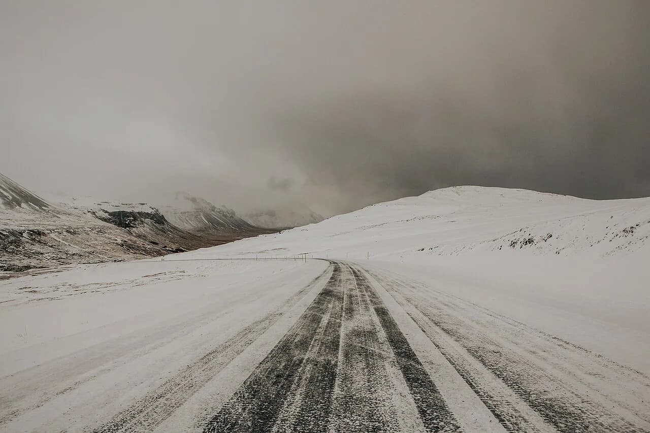 Snæfellsnes in Winter: Daylight, Roads and Aurora Nights