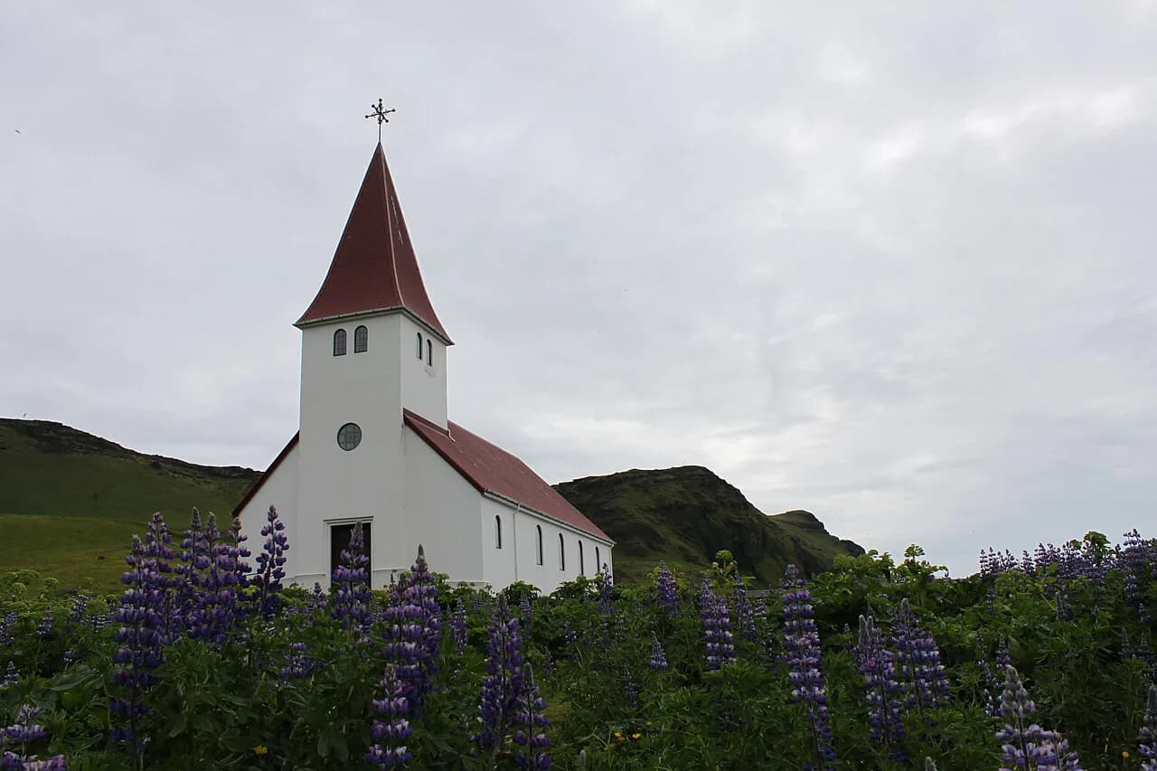 Northern Lights in Vík, Iceland: When and Where to Watch