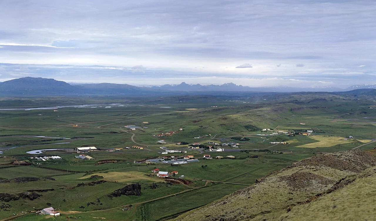 Secret Lagoon Iceland: Flúðir's Oldest Hot Pool Guide