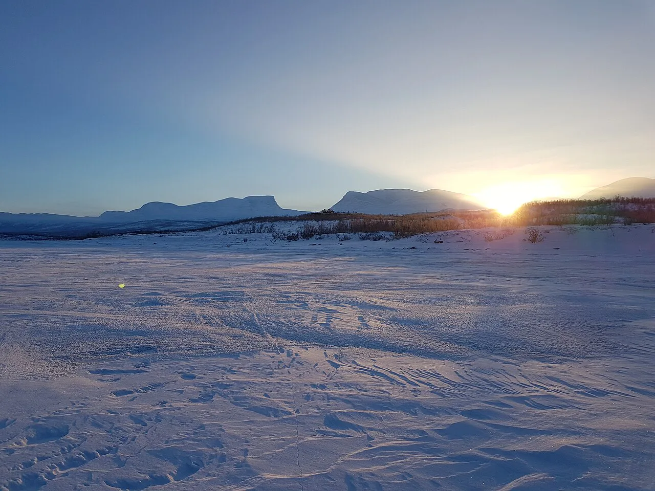 Lapporten at sunrise, Abisko