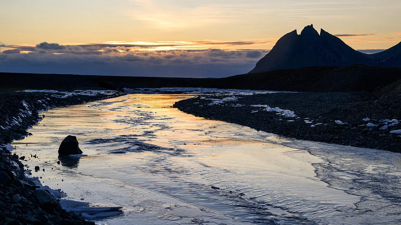 Frozen River and Vestrahorn - Iceland