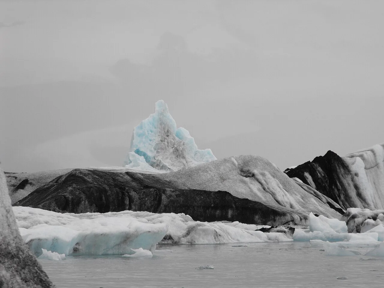 Icebergs in Jokulsarlon - Iceland - panoramio
