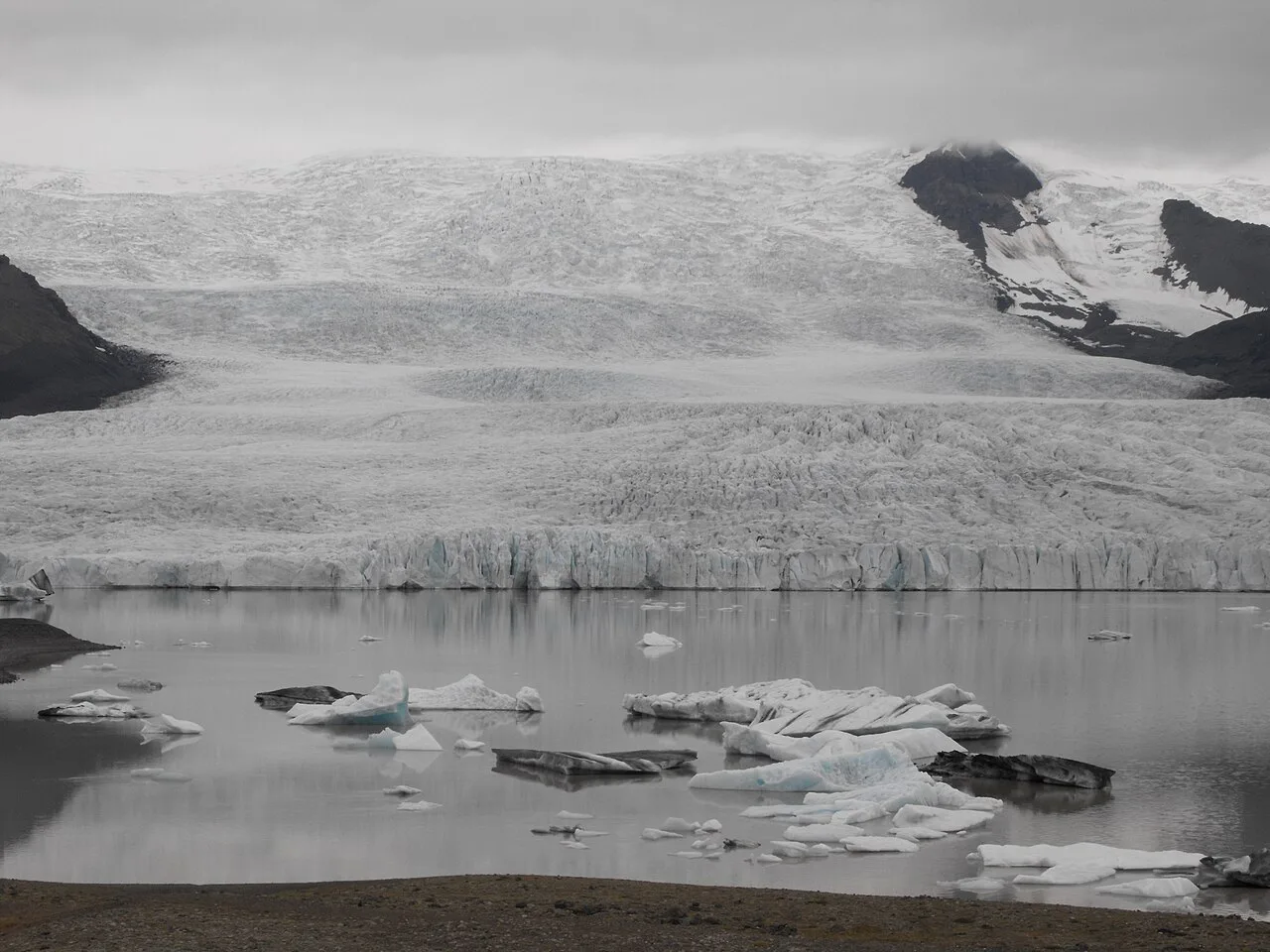 Glacier to the lagoon - Iceland - panoramio, Jökulsárlón